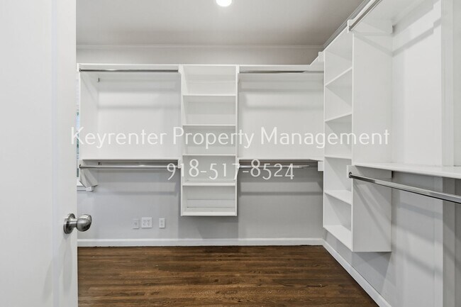 Building Photo - 3325 S Yorktown Ave