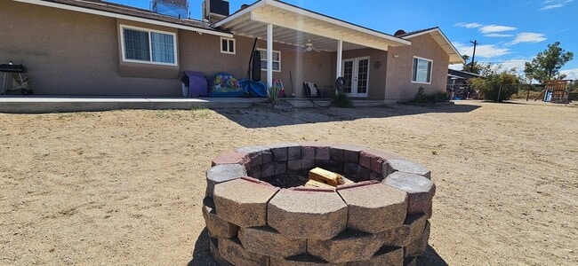 Building Photo - 74242 Pinon Dr