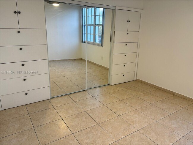 Building Photo - 3551 SW 9th Terrace