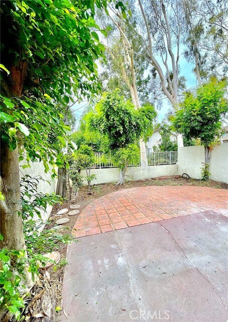 Building Photo - 809 Creekside Dr