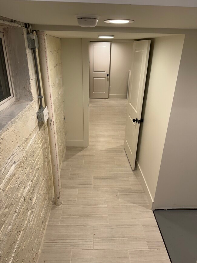 Building Photo - 1612 N Star Ave