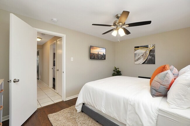 Building Photo - 6121 S Narragansett Ave