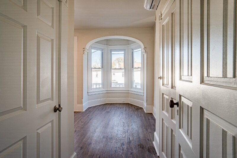 Building Photo - 400 Bridge St