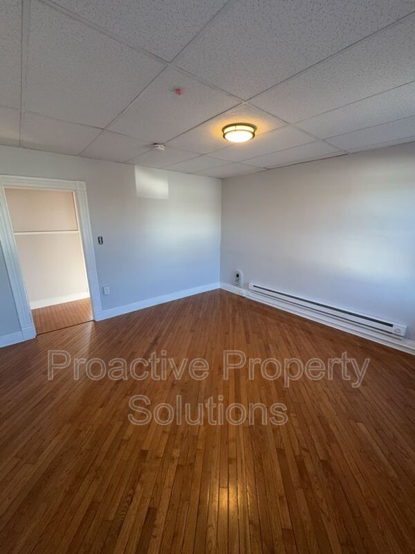 Building Photo - 746-748 River Street