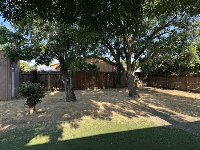 Building Photo - Updated 3 Bedroom 1 Bathroom Home.