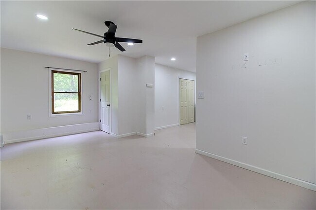 Building Photo - 165 Laurel Ridge Ave