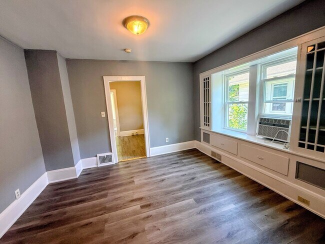 Building Photo - Two bedroom one bathroom single level home for rent