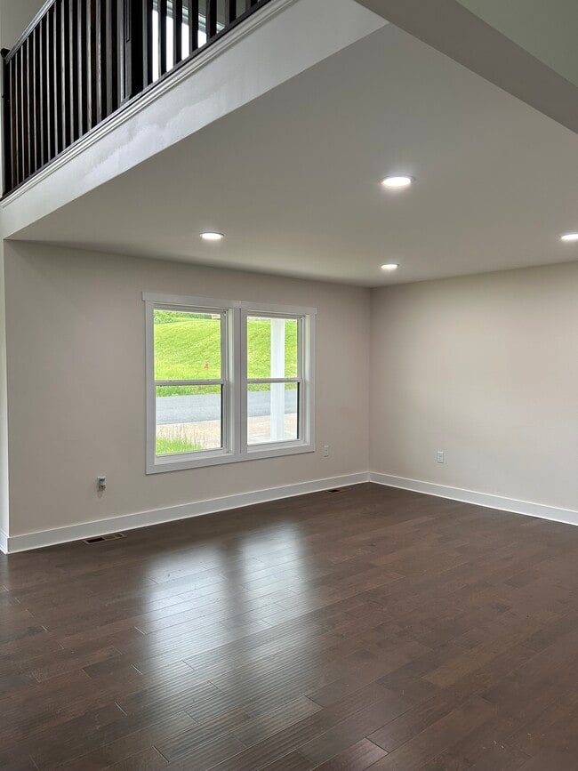 Building Photo - 216 Linwood Dr