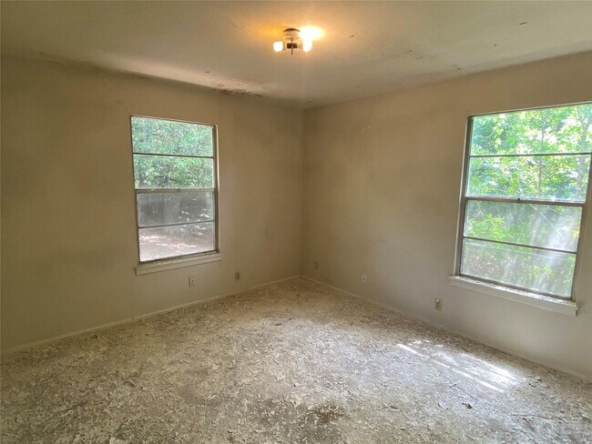 Building Photo - 1412 Oakwood Dr