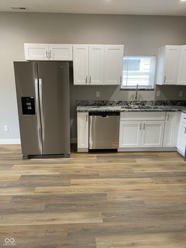 Building Photo - 931 N Beville Ave