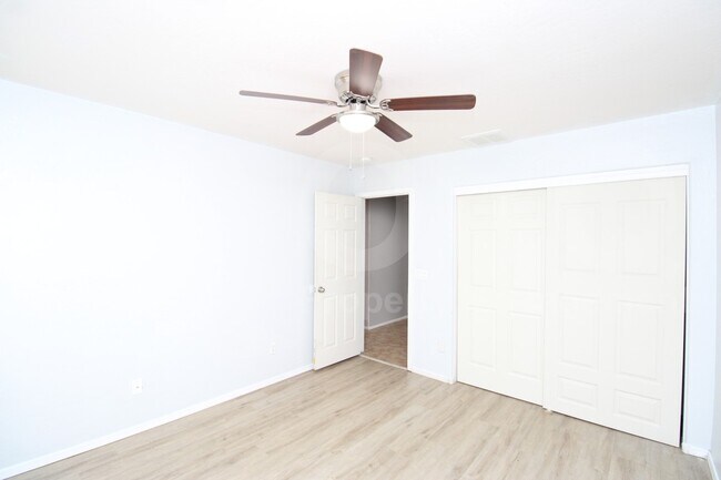 Building Photo - 5406 W Ian Dr