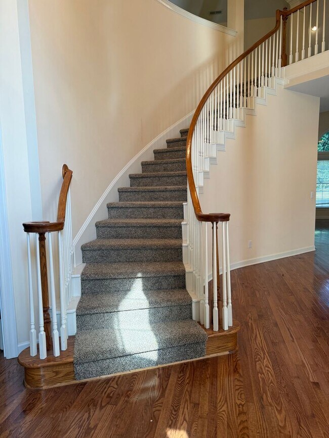 Building Photo - Stunning, Elegant Residence in Chapel Hill...