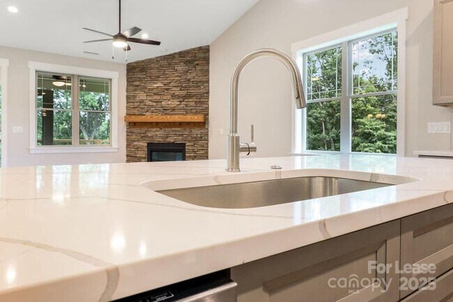 Building Photo - 21 Craftsman Overlook Rdg