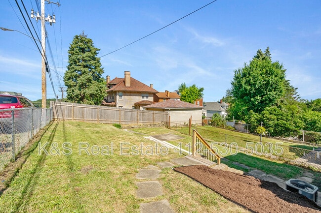 Building Photo - 1344 Fallowfield Ave