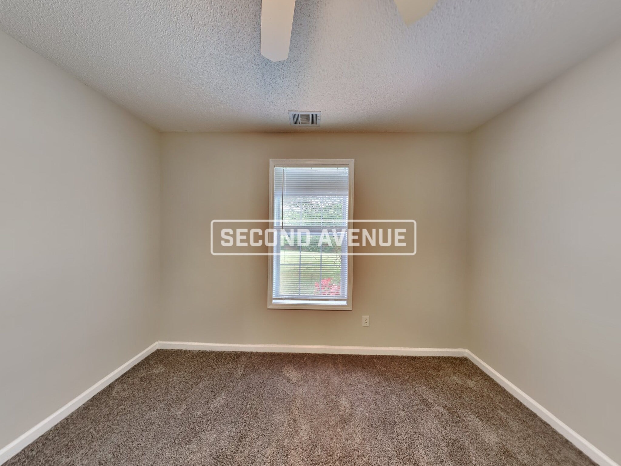 Building Photo - 661 Morningside Dr N