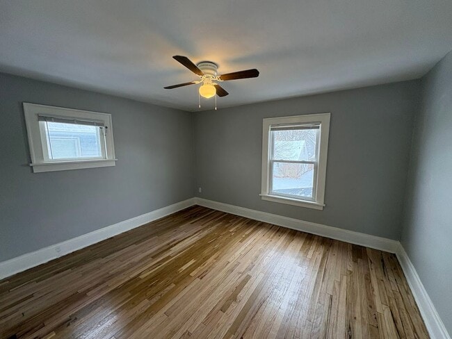 Building Photo - 10118 Russell Ave