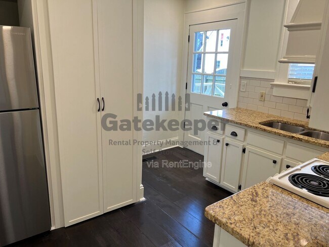 Building Photo - 1565 Walker Ave