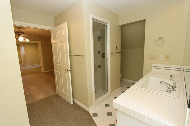 Building Photo - 3333 Deer Hollow Dr