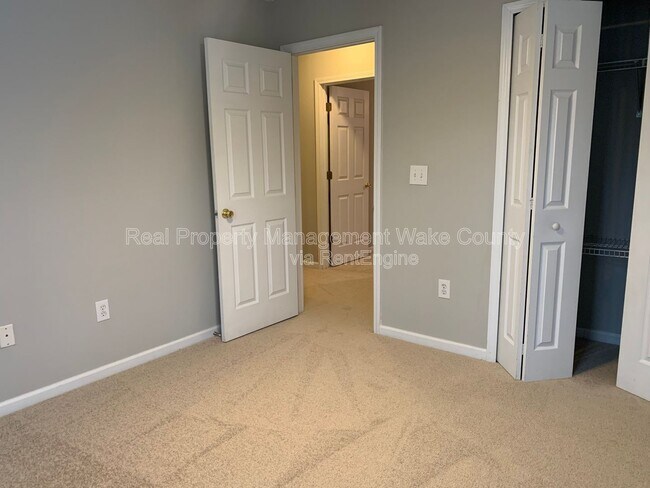 Building Photo - 400 Brierridge Dr