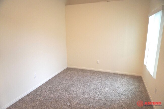 Building Photo - Beautiful Home Located in the Southeast!