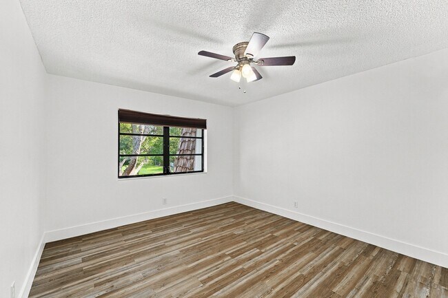 Building Photo - 3101 Oakland Shores Dr