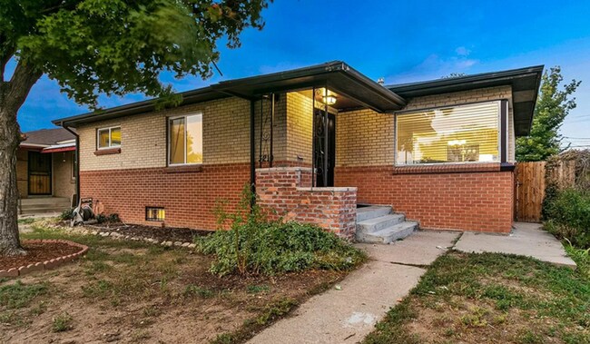 Building Photo - Huge room in a large shared home, private ...