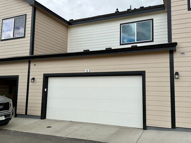 Building Photo - 604 Cheyenne Trl