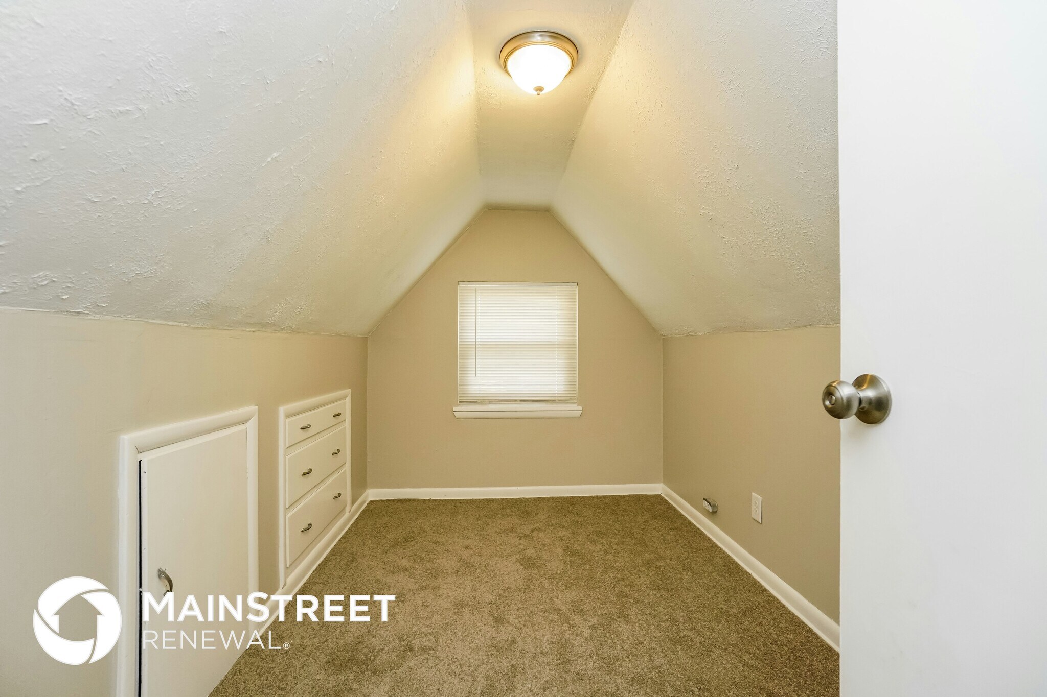 Building Photo - 1646 Oakwood Ave