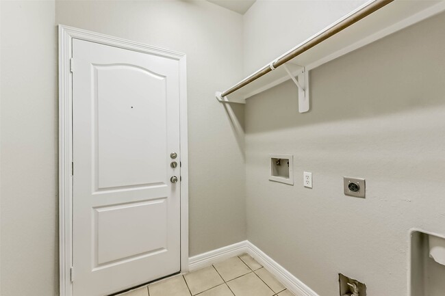 Building Photo - 21617 Horseshoe Dr