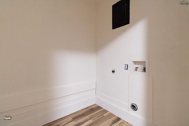 Building Photo - 674 Bell Rd S