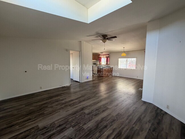 Building Photo - 1514 E Muriel Dr