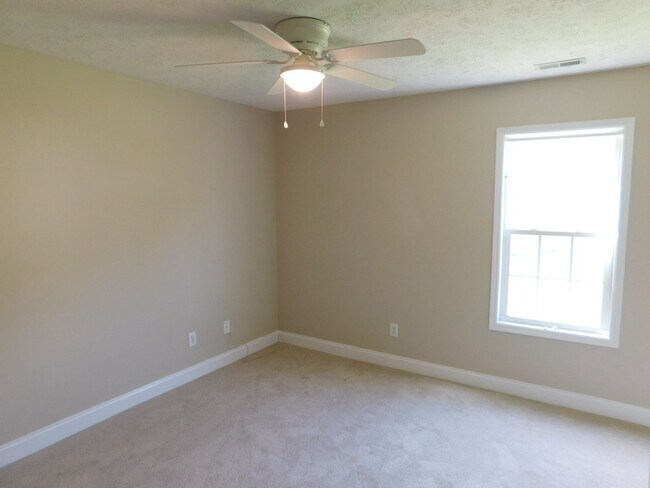 Building Photo - Beautiful Family Home