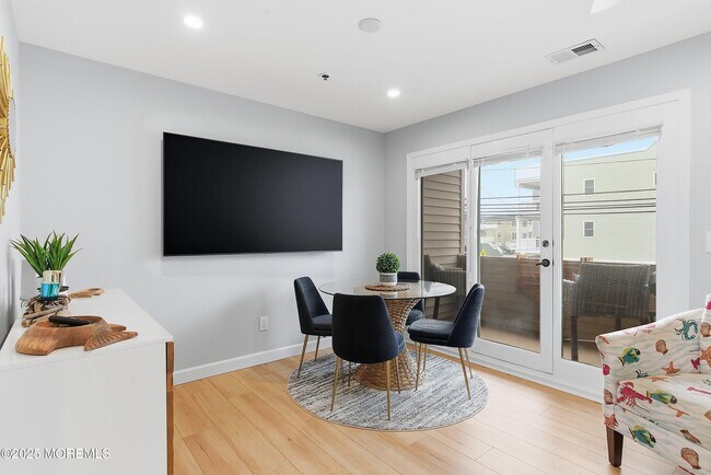 Building Photo - 132 Sampson Ave