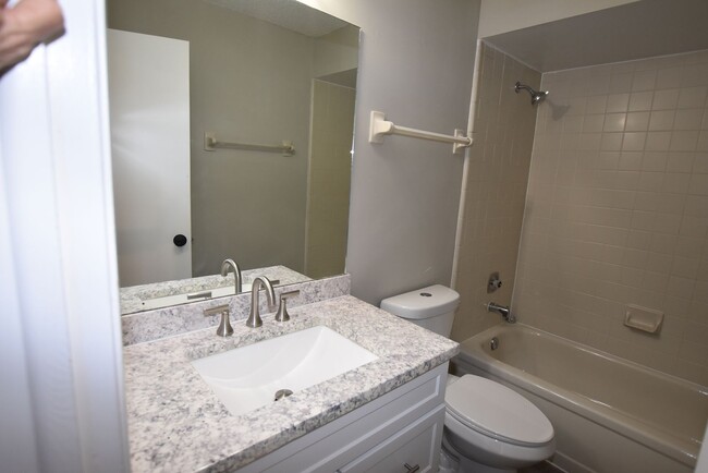 Building Photo - 5407 Pine Creek Dr