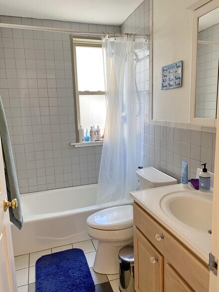 Building Photo - 56 Market St