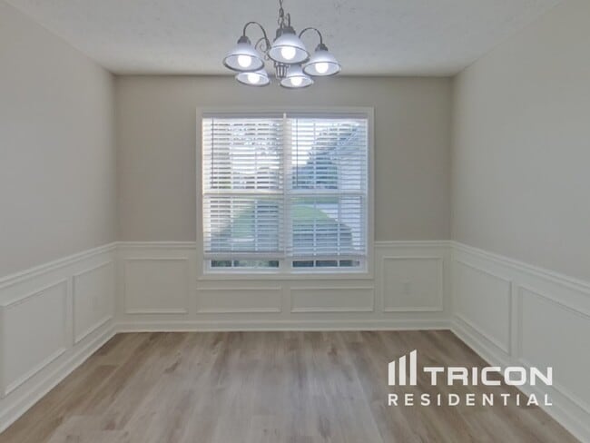 Building Photo - 714 Manor Ridge Dr