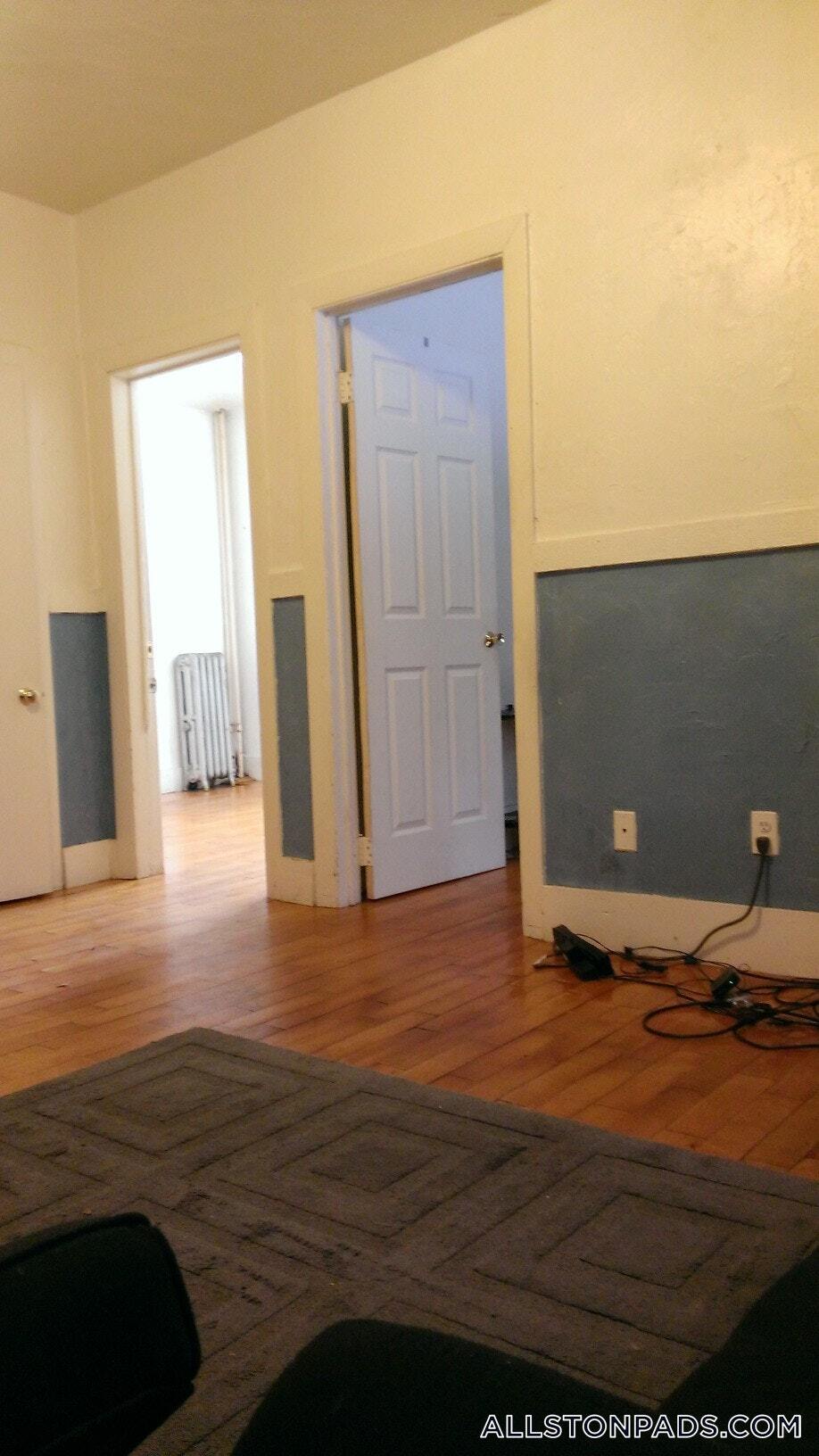 Building Photo - 8 Adella Pl