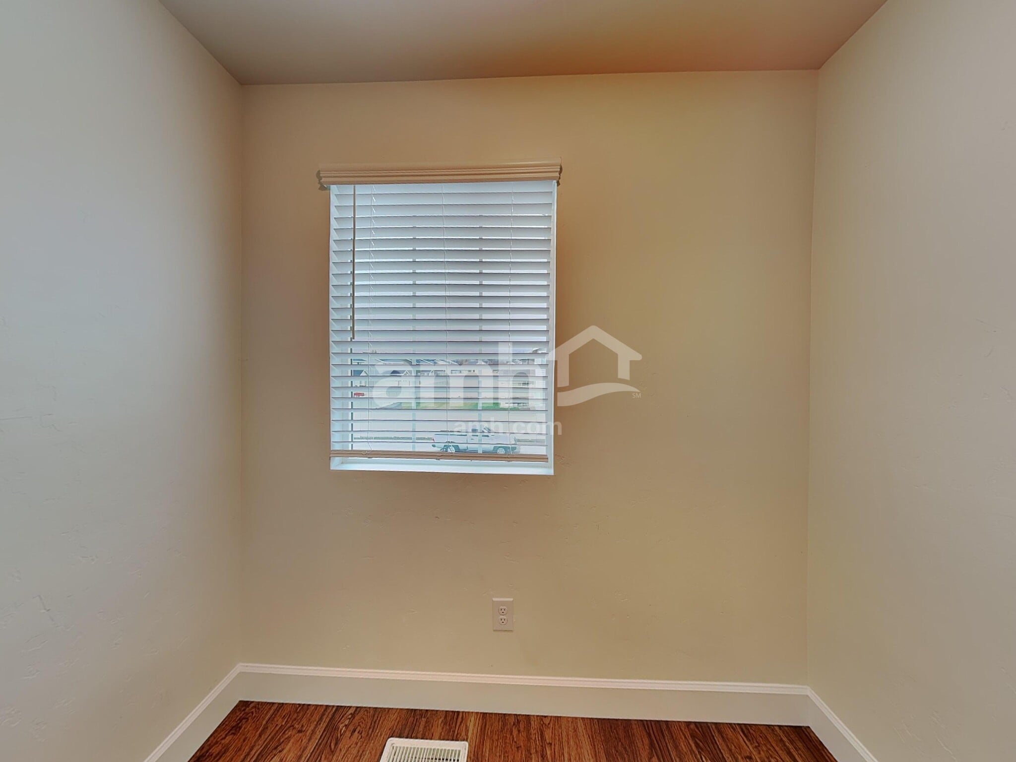 Building Photo - 884 N Garnet Creek Ave