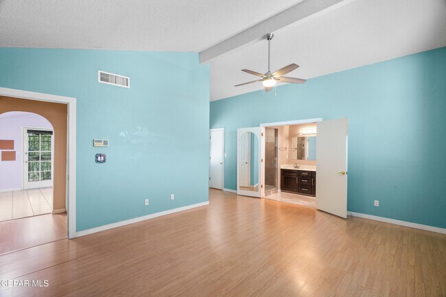 Building Photo - 4644 Loma De Cobre Dr