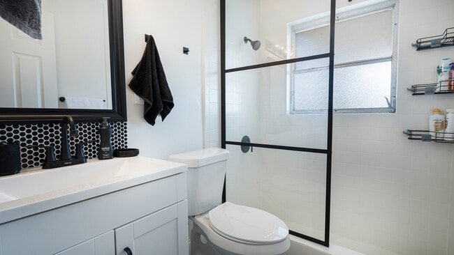 Building Photo - 4960 Viceroy St