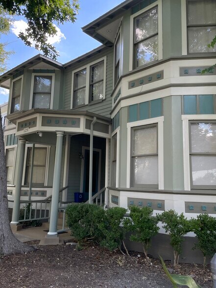 Building Photo - 125 Adams St