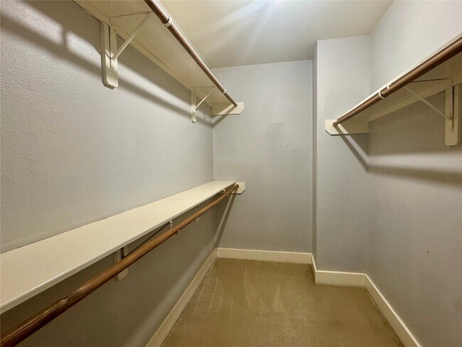 Building Photo - 9910 Farrell Dr