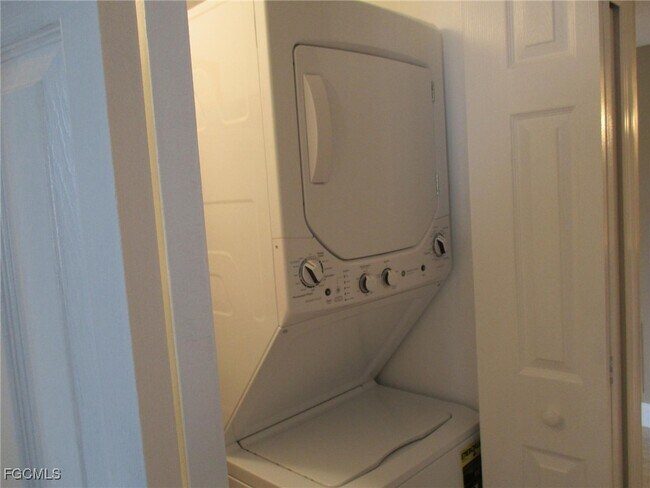 Building Photo - 4160 Steamboat Bend E