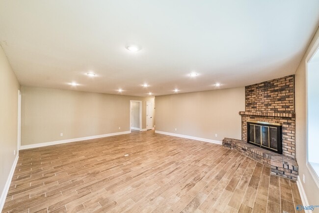 Building Photo - 1313 Wind River Cir SE