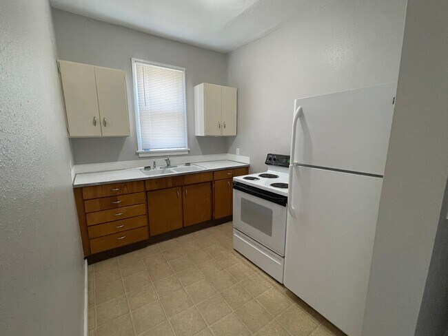 Building Photo - 458 3rd St NE