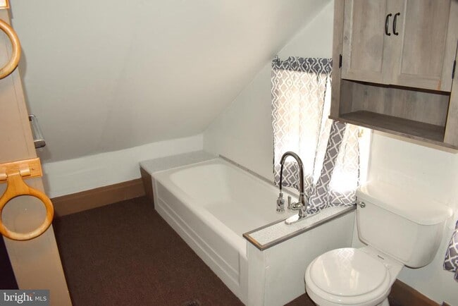 Building Photo - 9518 Circle Dr