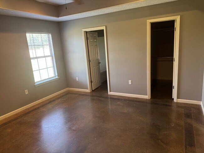 Building Photo - 1015 Wineberry Rd