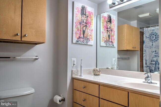 Building Photo - 616 E Street NW Unit 449