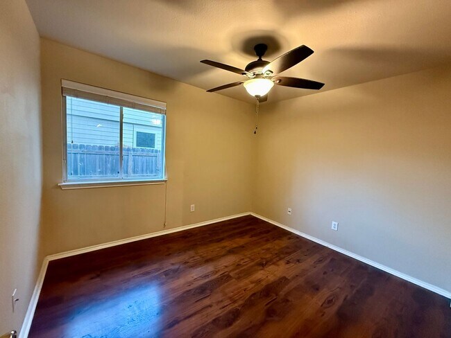 Building Photo - 346 Lucille