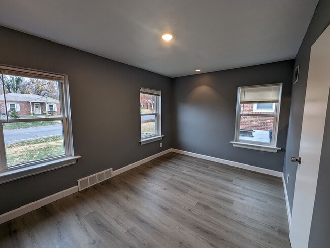 Building Photo - LIVING THE WONDERFUL WAY AT WAYNE !!!